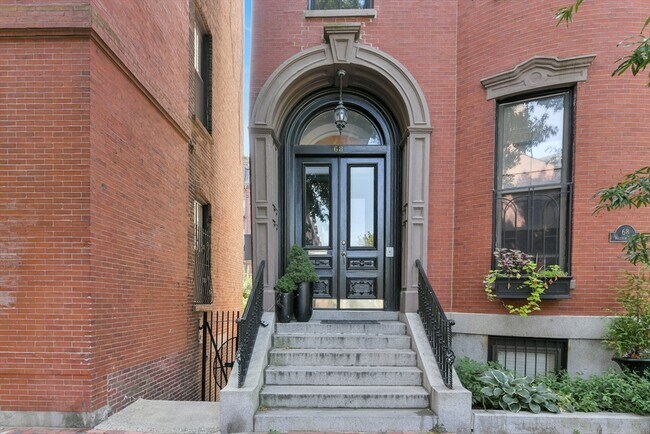 Building Photo - 68 Waltham St