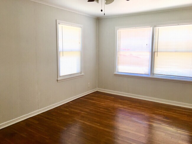 Building Photo - PRE-LEASE!! Beautiful 3 Bedroom/ 1.5 bath