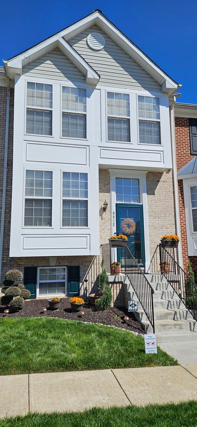 Primary Photo - 8812 Community Square Ln