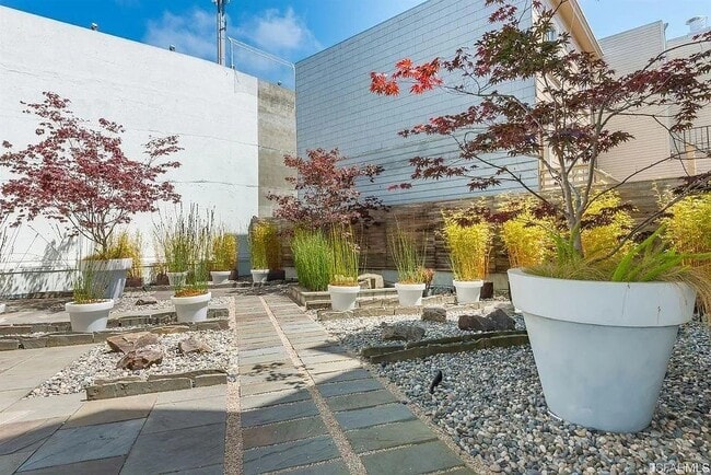 Building Photo - 3208 Pierce St