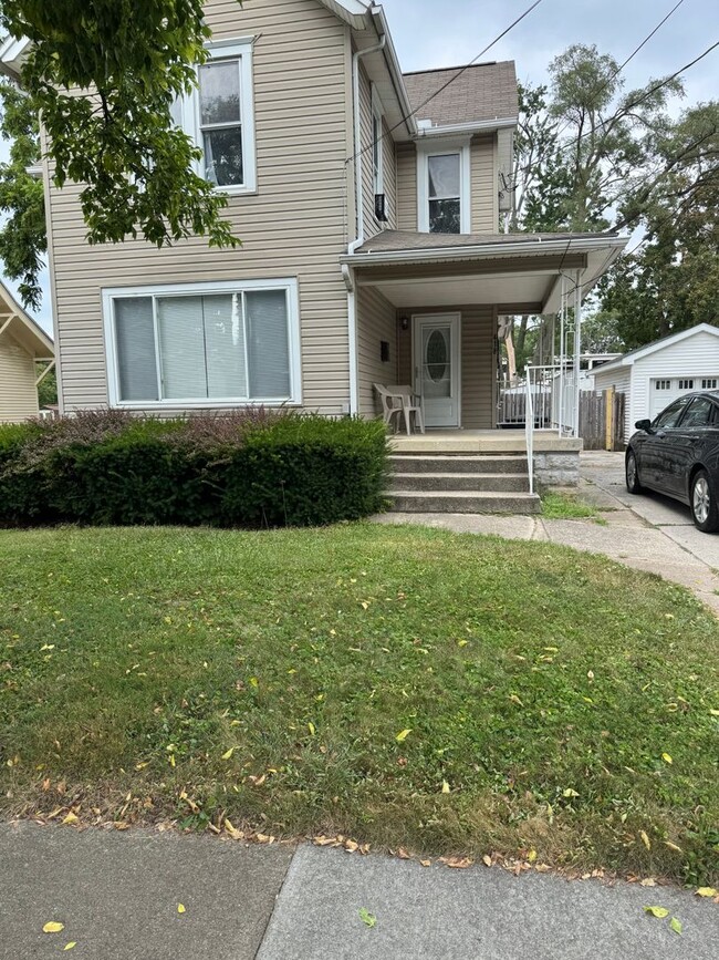 Building Photo - 418 Wallace Ave