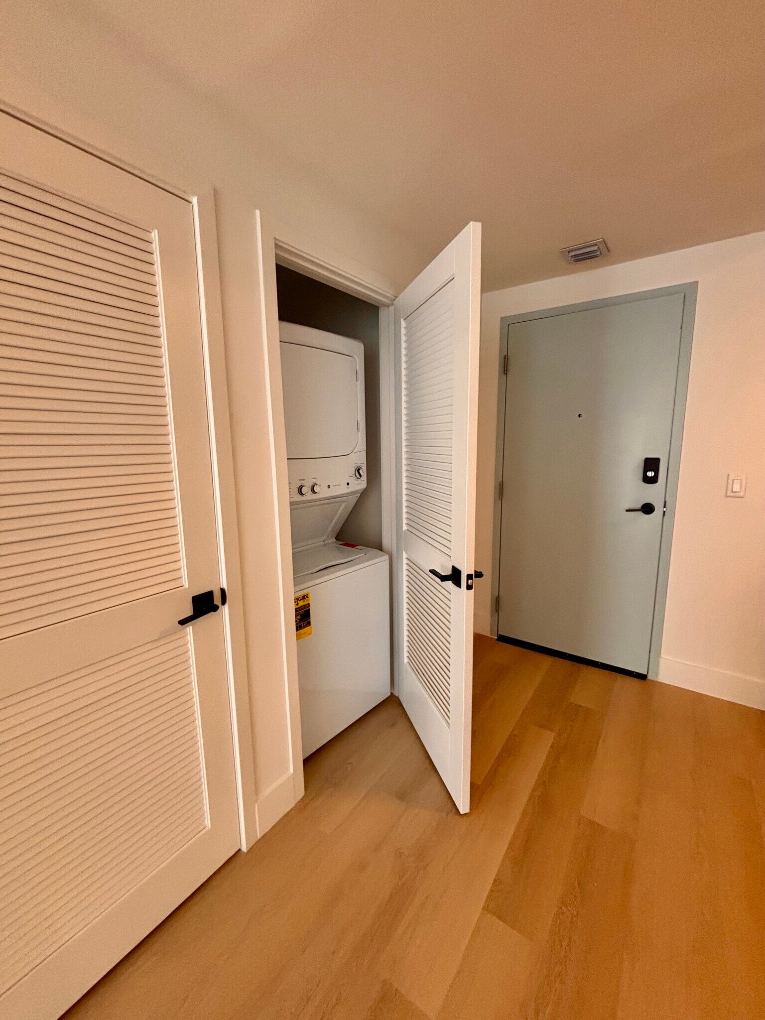 Building Photo - 2512 NE 181st St