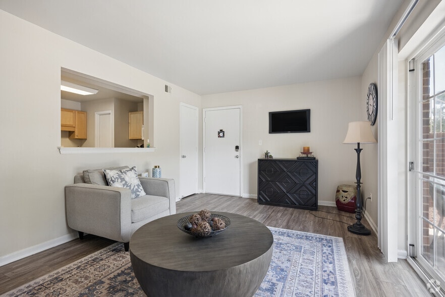 2BR, 1BA - 850SF - Living Room - Salem Wood Apartments