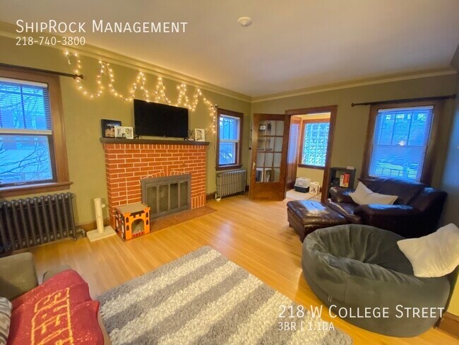 Primary Photo - 218 W College St