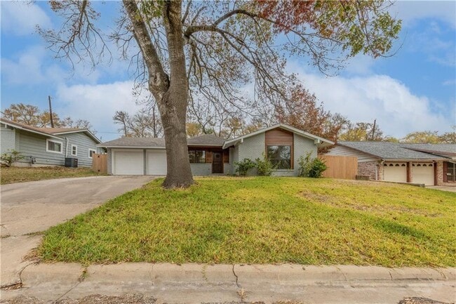 Building Photo - 5104 Woodmoor Dr