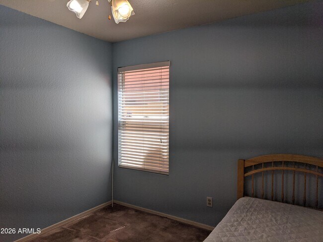 Building Photo - 1321 N Jamaica Way