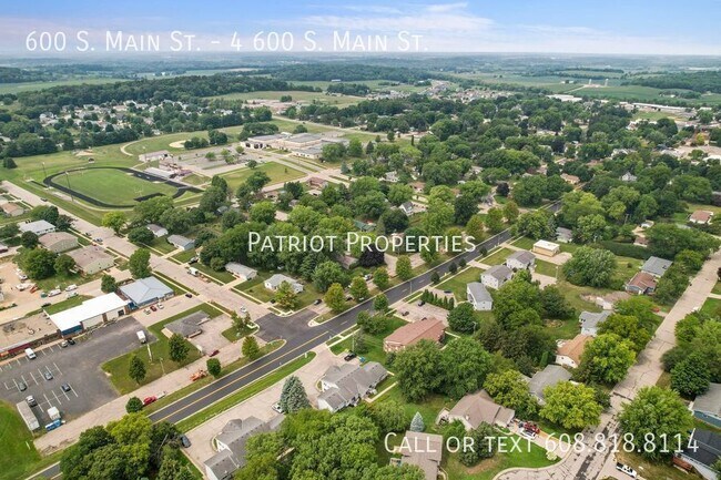 Building Photo - 2 bedroom/ 1 bath apartment in Deerfield, WI