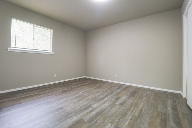 Building Photo - 2 Bed / 2 Bath Condo in Central Tulsa!