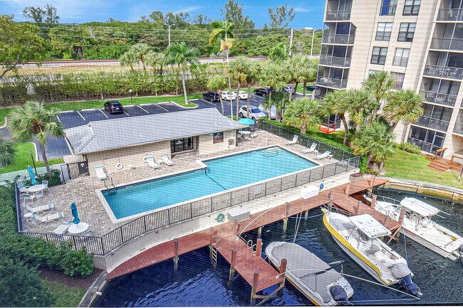 Building Photo - 21 Royal Palm Way