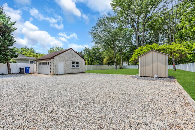 Building Photo - 1280 Whitesville Rd