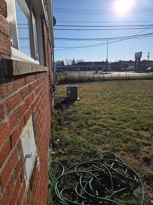 Building Photo - 27294 W Pleasant Ridge Dr