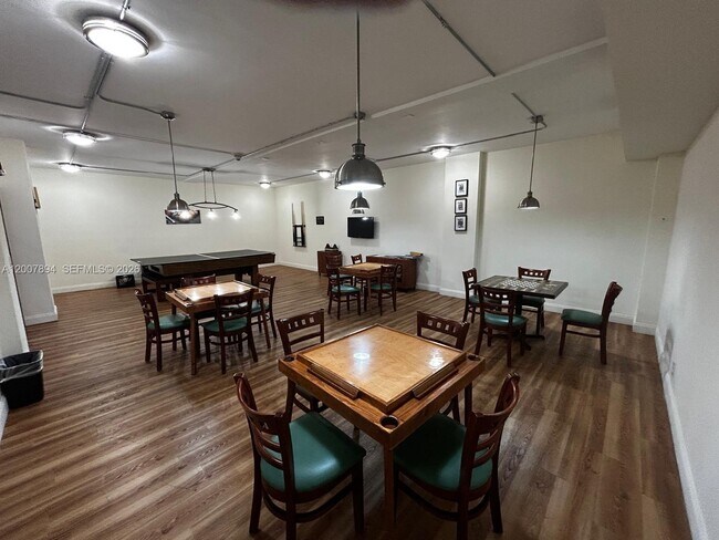 Building Photo - 2655 Collins Ave