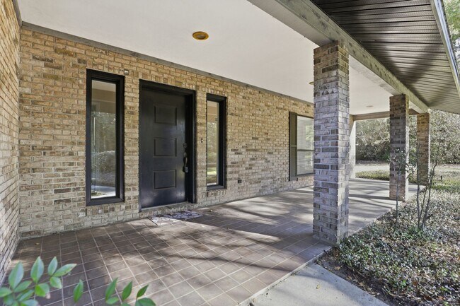 Building Photo - 4 Bedroom, 3 Bath House on 1 Acre in Fox Grove