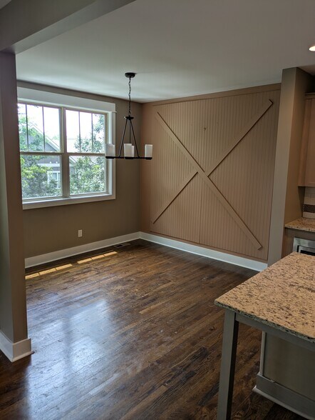 Building Photo - 2024B Straightway Ave