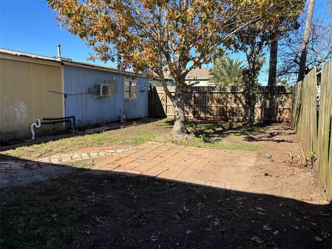 Building Photo - 5520 Menard Ave