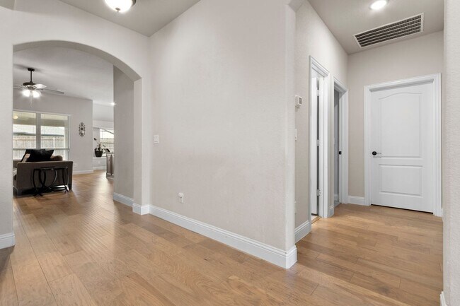 Building Photo - 460 Country Meadows Blvd