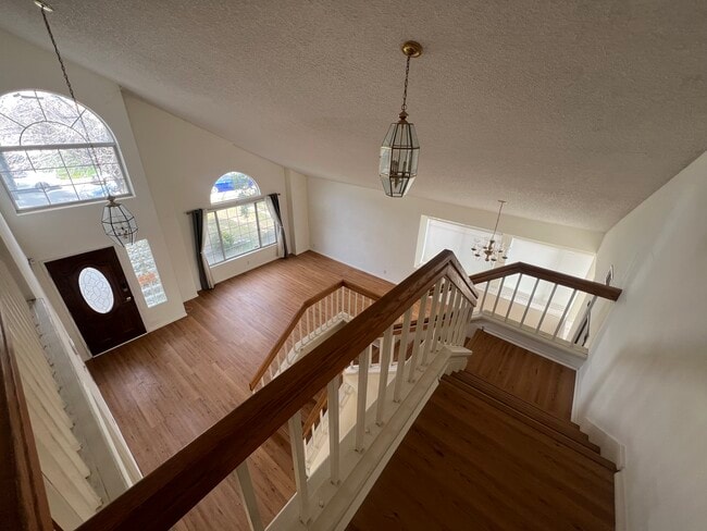 Building Photo - 3242 Rollingridge Ave