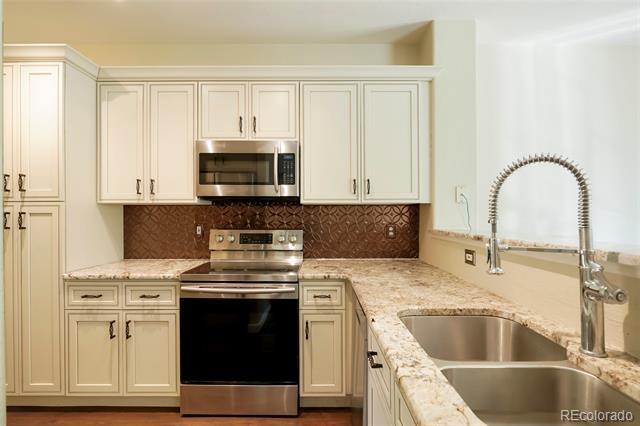 Building Photo - 14400 Albrook Dr