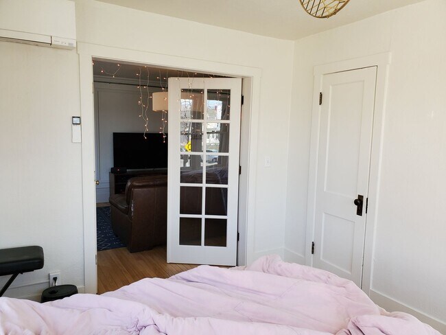 Building Photo - Laurel220 (KC-JF)