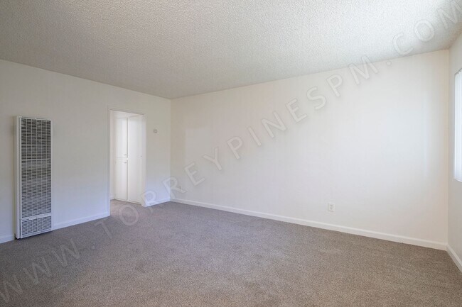 Building Photo - Charming 1 Br Near Sunset Cliffs with Parking