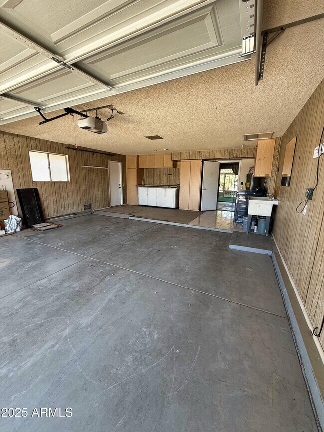 Building Photo - 10126 W Burns Dr