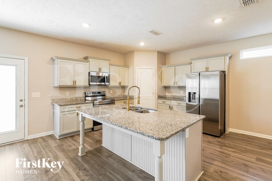 Building Photo - 1924 Albarado Trl