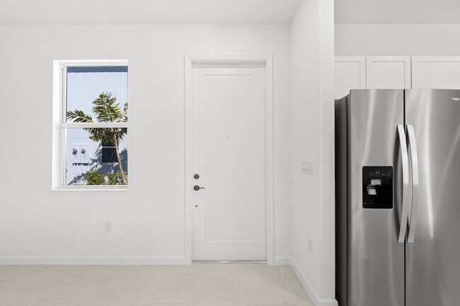 Building Photo - 4416 Longwood Lk Sq