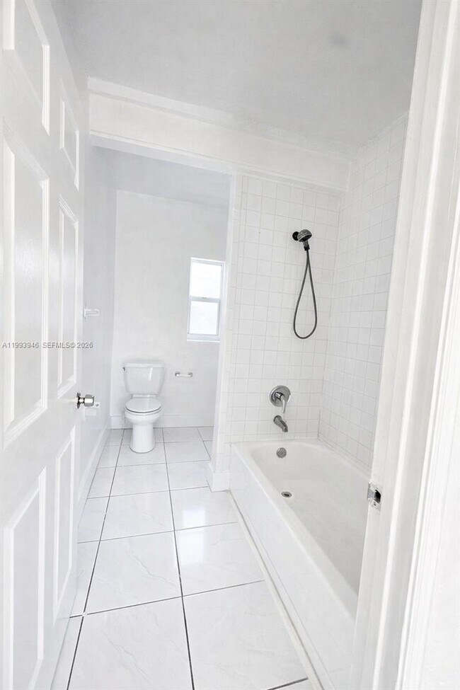 Building Photo - 715 SW 6th St