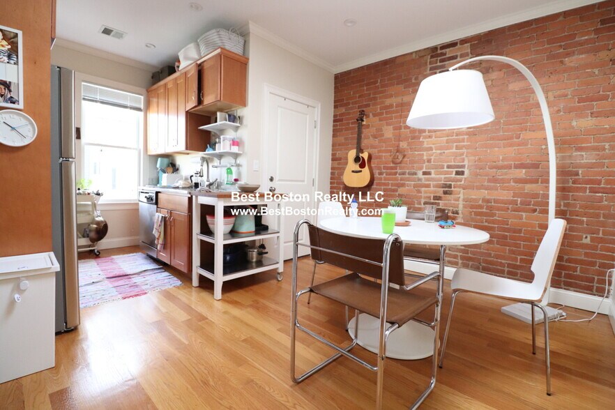 Building Photo - 9 Marney St