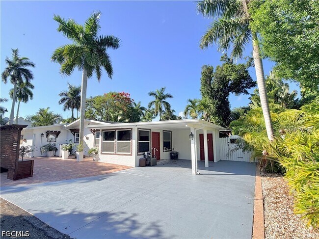 Building Photo - 2702 McGregor Blvd