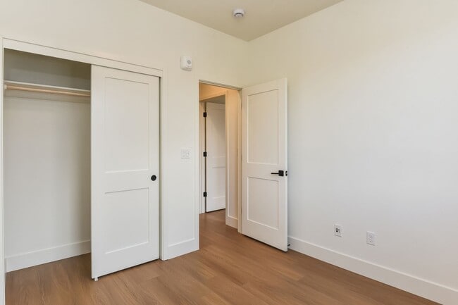 Building Photo - New Luxury Townhome with 2-Car Garage | Minutes to Downtown Redwood City & Tech Campuses