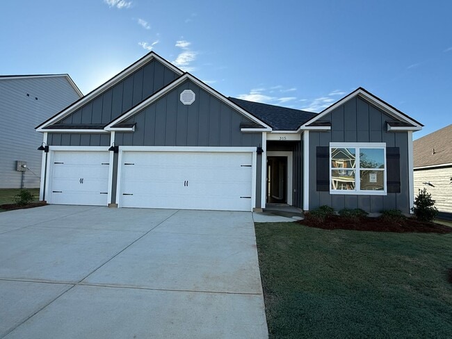 Building Photo - Springville Schools One Level 4 Bedroom / 3 Bathroom/ 3 Car Garage