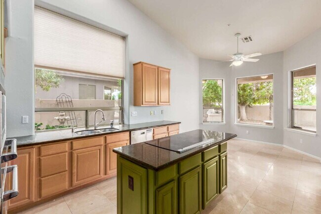 Building Photo - "Discover Your Dream Oasis: Spacious 4-Bedroom Retreat in Scottsdale's Paradise Drive!"