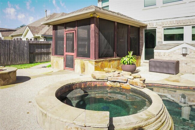 Building Photo - 10234 Five Oaks Ln
