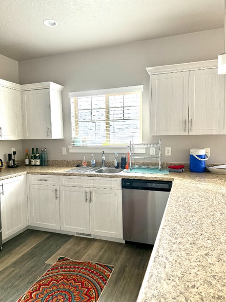 Building Photo - 822 S Aspen Wy