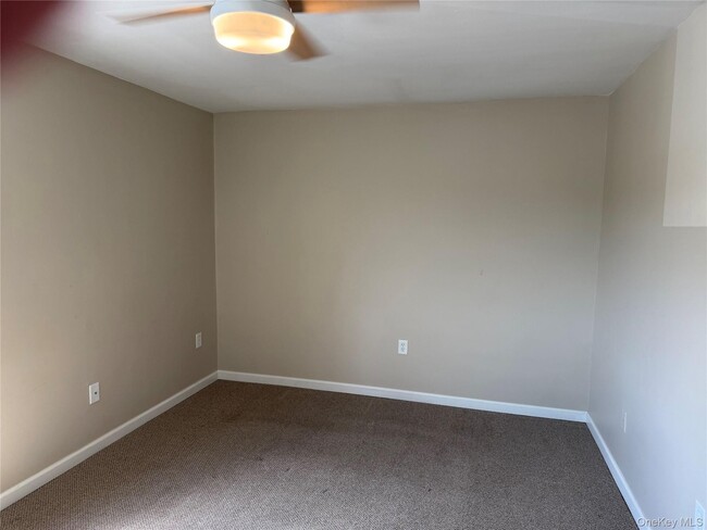 Building Photo - 19 Scarborough Ln