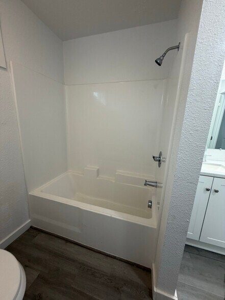 Building Photo - 4975 Breanna Ln NE