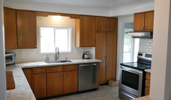 Fully-outfitted kitchen - 218 E Walton Ave