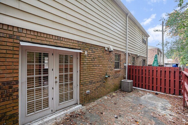 Building Photo - Must see 3BR/2.5BA Townhome In Union City!