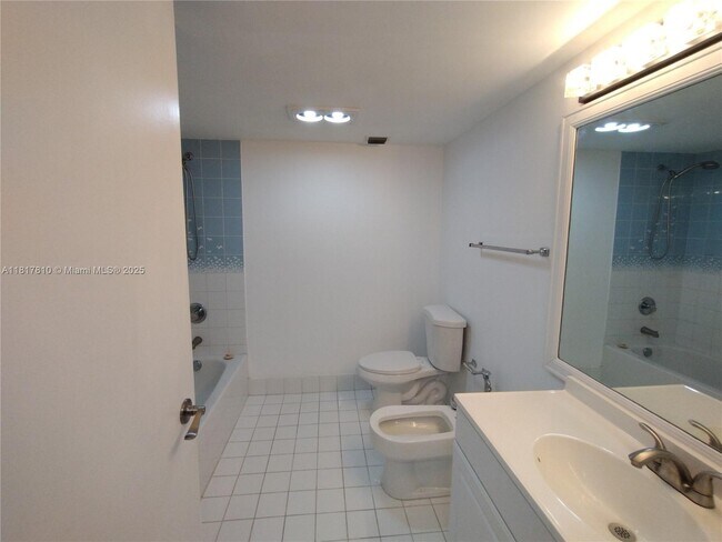 Building Photo - 6061 Collins Ave