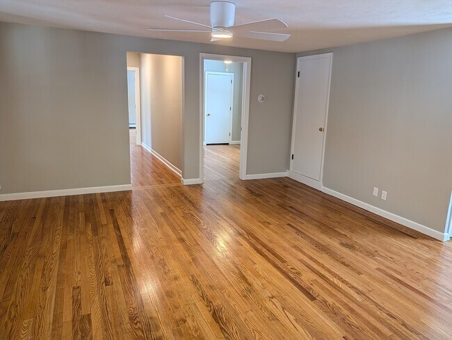 Building Photo - 116 Main St