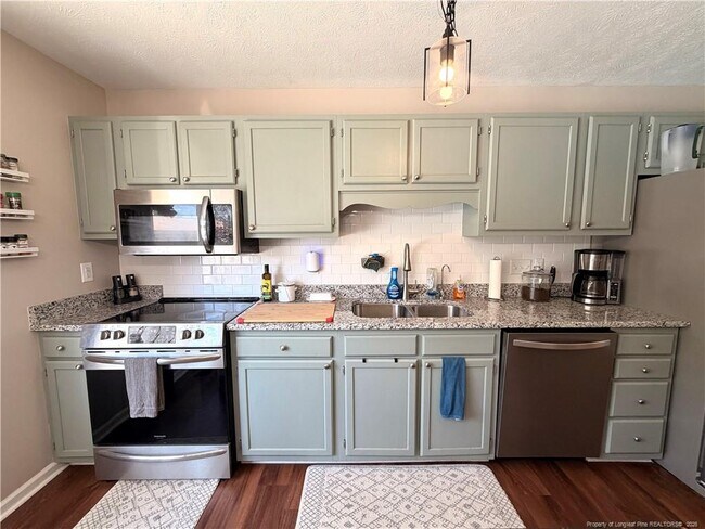 Building Photo - 1030 Rim Rd