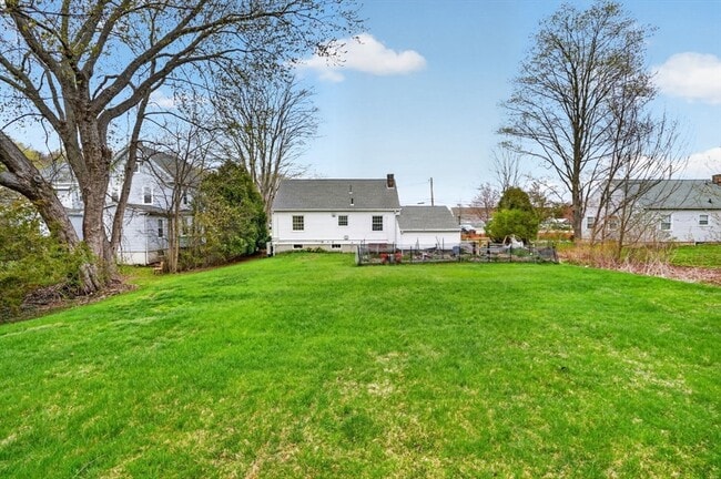 Building Photo - 13 Pleasant St