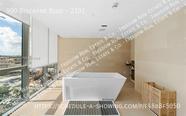 Building Photo - 900 Biscayne Blvd