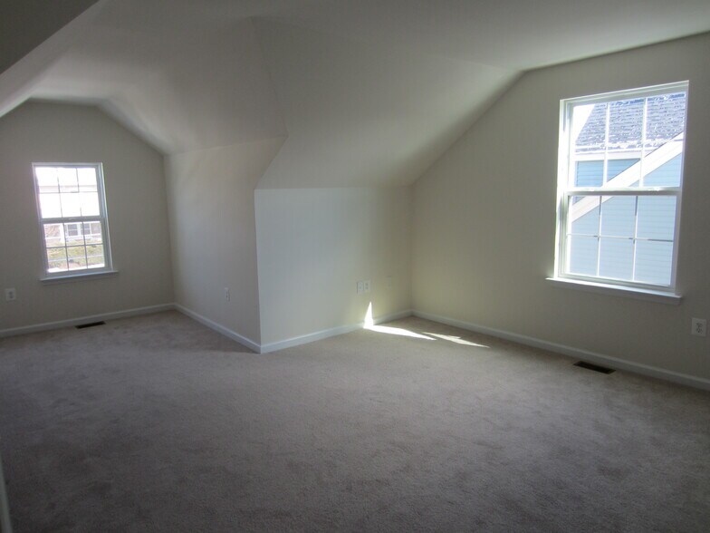 Third Bedroom - 860 Main St