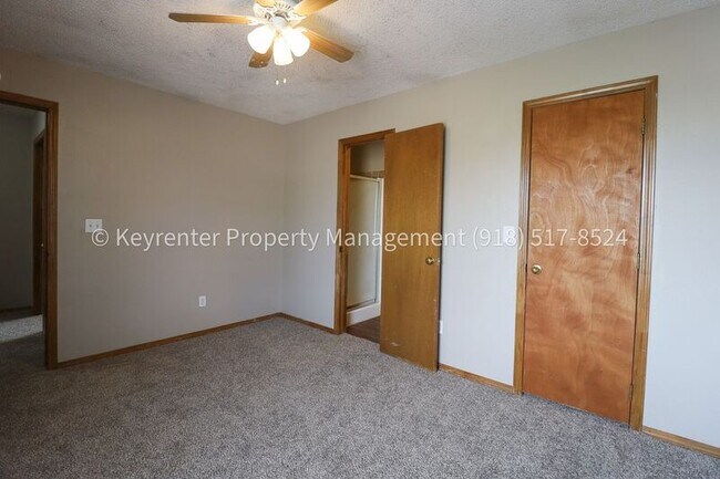 Building Photo - 1307 N Willow Dr