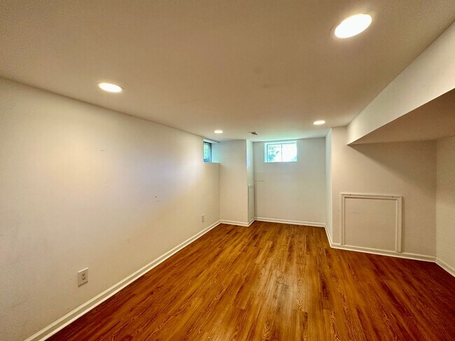 Building Photo - Charming 3 Bedroom/1.5 Bathroom Home in Norrisville, MD!