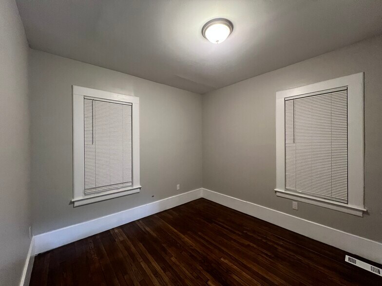 Building Photo - 7426 Dunedin St