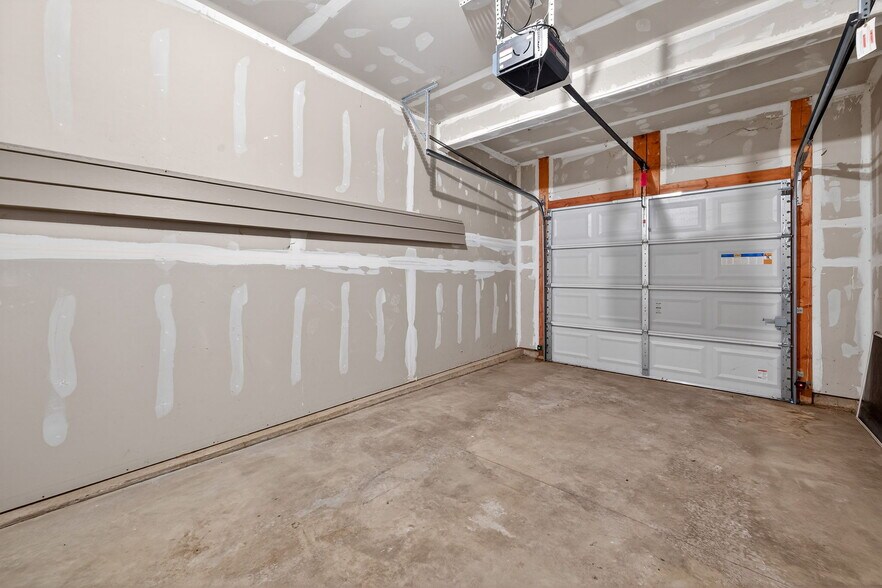 Building Photo - 373 Montclair Tower Dr