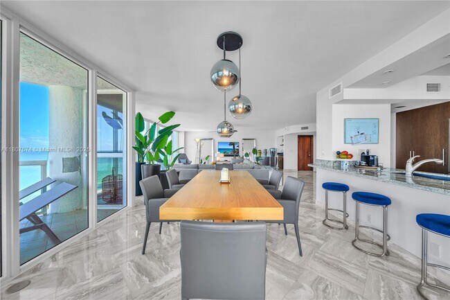 Building Photo - 16425 Collins Ave